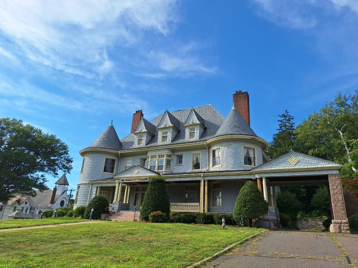 A Year After Funeral Home Controversy, Vernon Mansion Remains On The Market — At Relative Bargain Price
