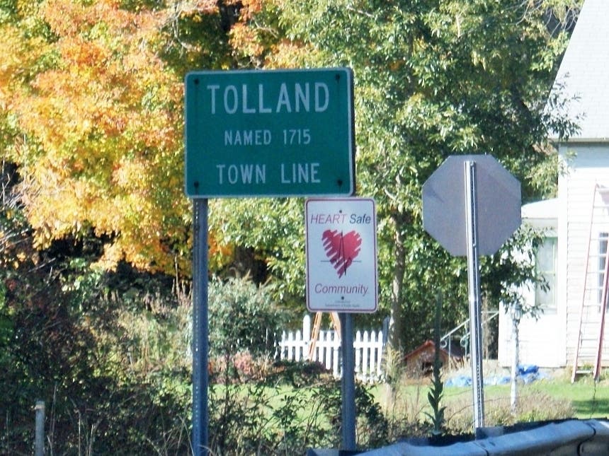 The CiderMill Road Race will again raise money for Tolland schools before joining the town's Harvest Festival.