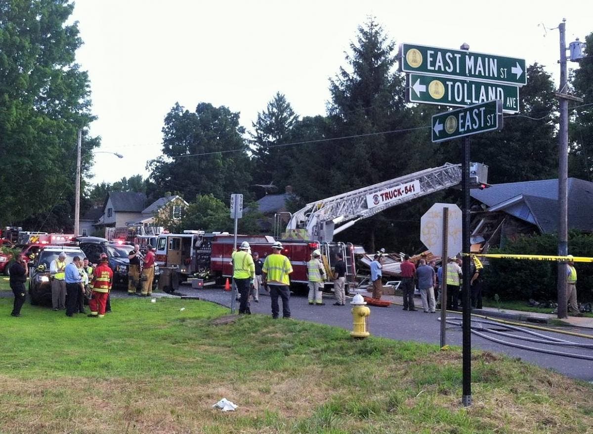 https://patch.com/img/cdn20/users/103650/20160804/060350/styles/raw/public/article_images/vernon_house_collapse_2-1470348156-6076.jpg