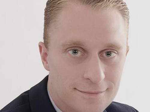 Former Enfield assistant town manager Derrik Kennedy has resigned as Mansfield's top official amid accusations of racism and sexism.