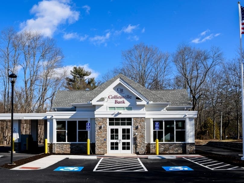 The new Collinsville Bank branch in Farmington opened Wednesday.
