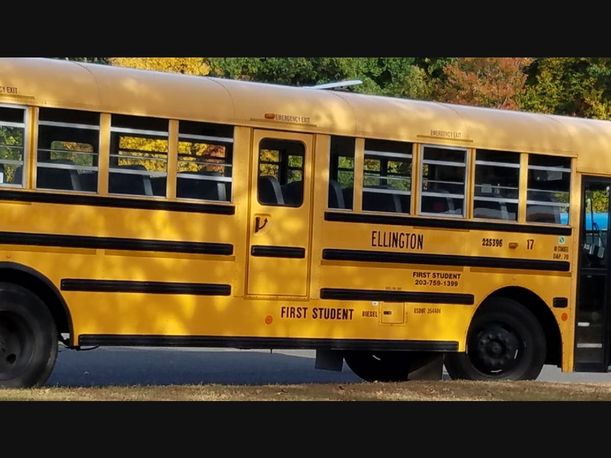 A settlement agreement between the Ellington school board and its school transportation provider will save taxpayers more than $400,00.