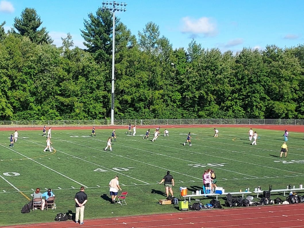 In a battle of the Eagles, Wethersfield prevailed by a 1-0 margin over Enfield in field hockey action Monday.