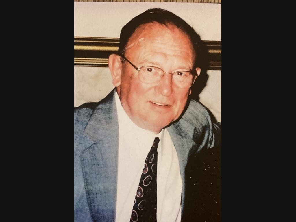 Myron Marek, the longtime president and owner of Marek Jewelers in Enfield, died Friday at 91.