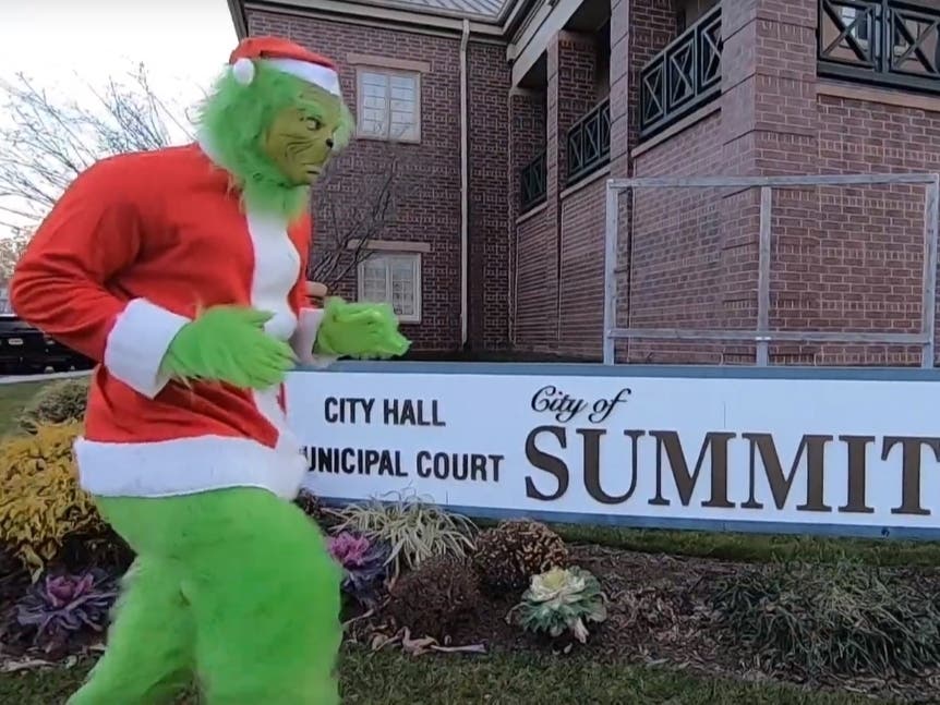The Summit Police have captured one porch pirate, but want the public to be mindful to others this holiday season. 