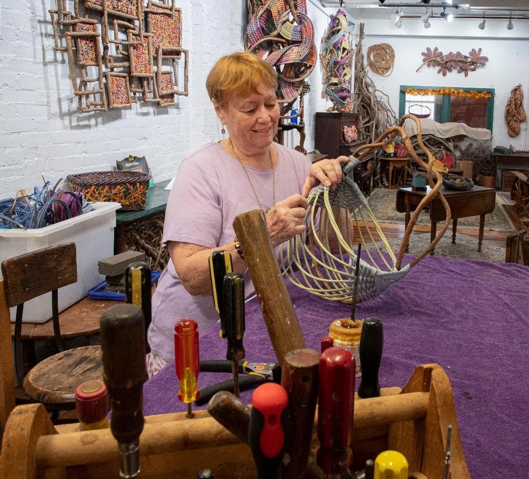 https://patch.com/img/cdn20/users/1074549/20221129/121111/styles/patch_image/public/tina-puckett-weaving-at-her-studio-3___29120903455.jpg