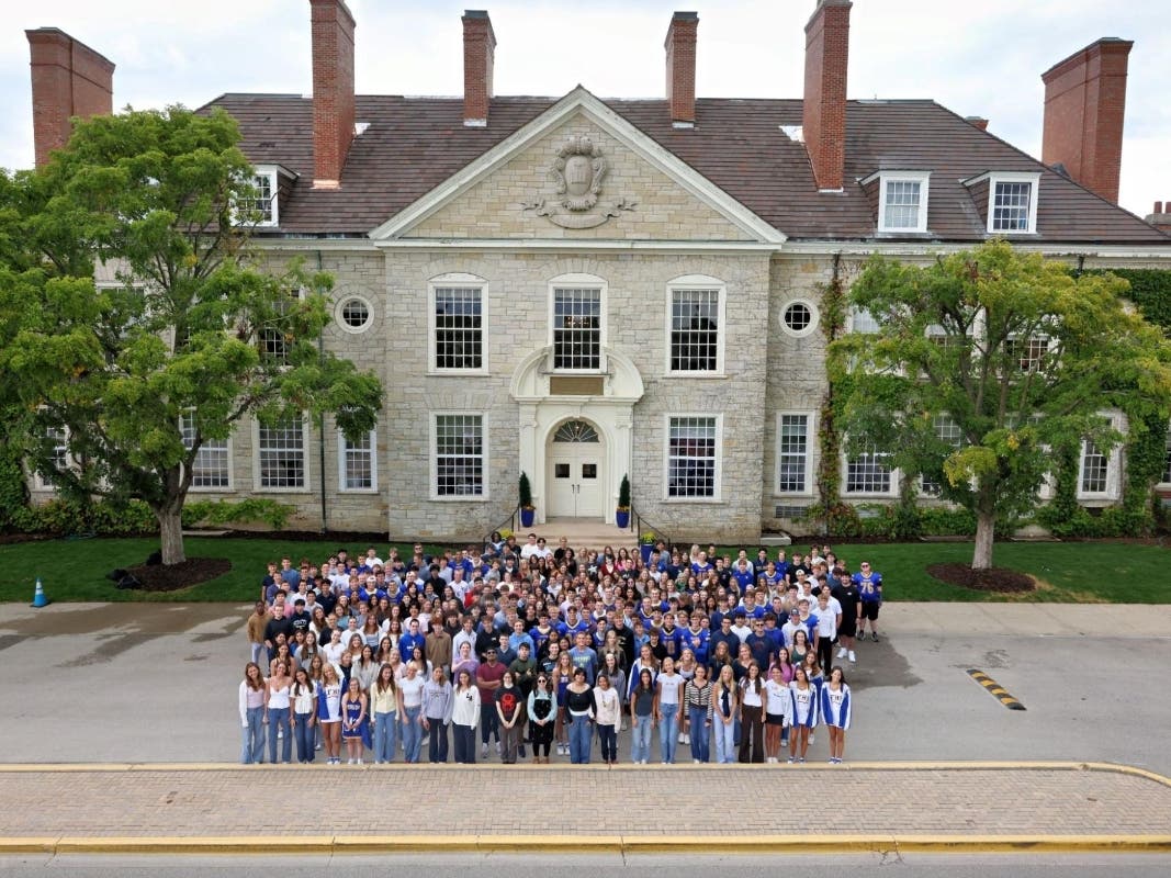 LFHS senior class photo in front of Lake Forest Community High School