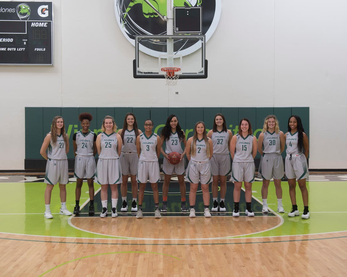 https://patch.com/img/cdn20/users/1150659/20190220/111122/styles/raw/public/processed_images/smiling_womens_bball_team_d662awb013-1550678050-3793.jpg