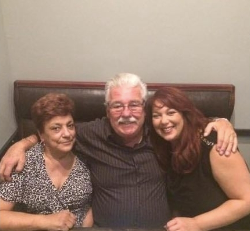 Lisa Pickersgill (right) with her mother Margaret and father Ray, who died of the coronavirus in April.