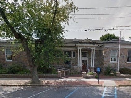 The board of the Floyd Memorial Library is slated to discuss the removal of a portrait of William Floyd.