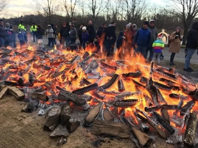 A forecast of wind and rain put the brakes on Saturday's planned bonfire and holiday parade in downtown Riverhead.