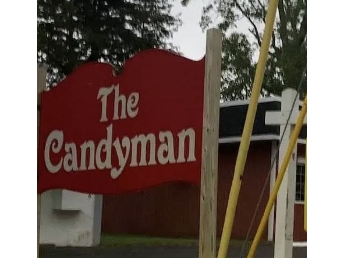 It was a heartbreaking good-bye as owners of The Candyman announced the closure of the iconic shop.