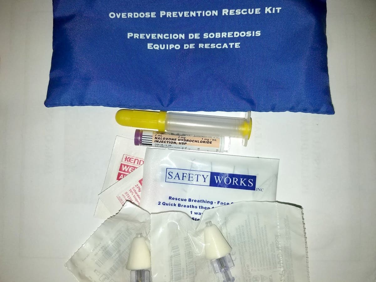 Naloxone kit