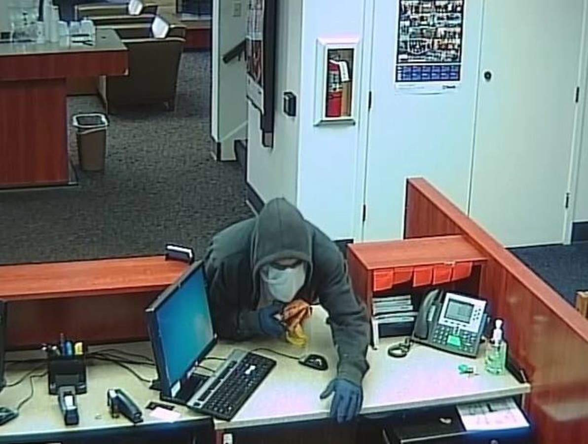 https://patch.com/img/cdn20/users/1372433/20180112/024858/styles/raw/public/processed_images/santa_cruz_bank_robber-1515786529-3254.jpg