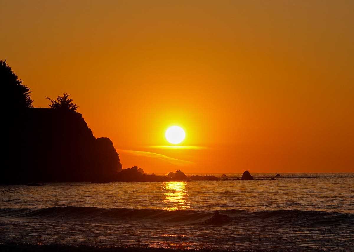 Sunrise over the bay at Discovery Point