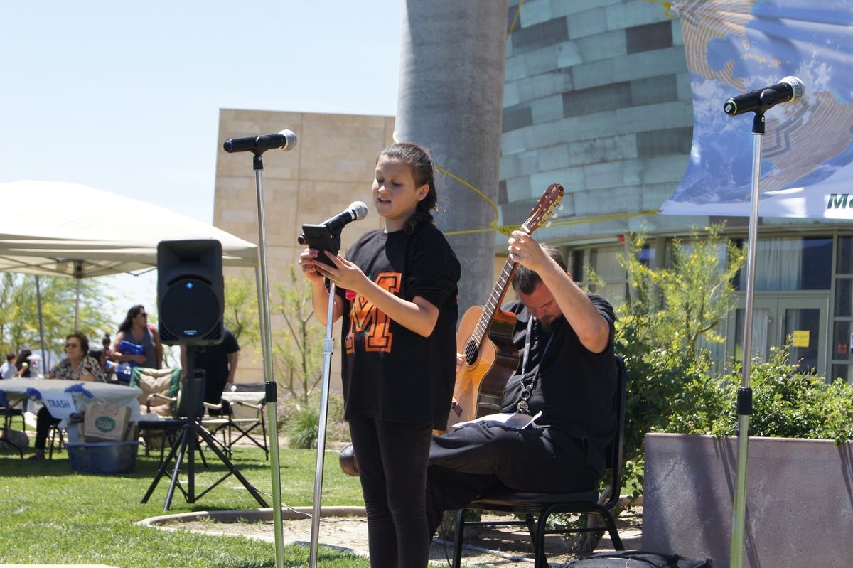 https://patch.com/img/cdn20/users/1396761/20180508/105142/styles/raw/public/processed_images/morongo_school_student_karma_norvell_sings_at_morongo_earth_day_event-1525834178-4736.jpg