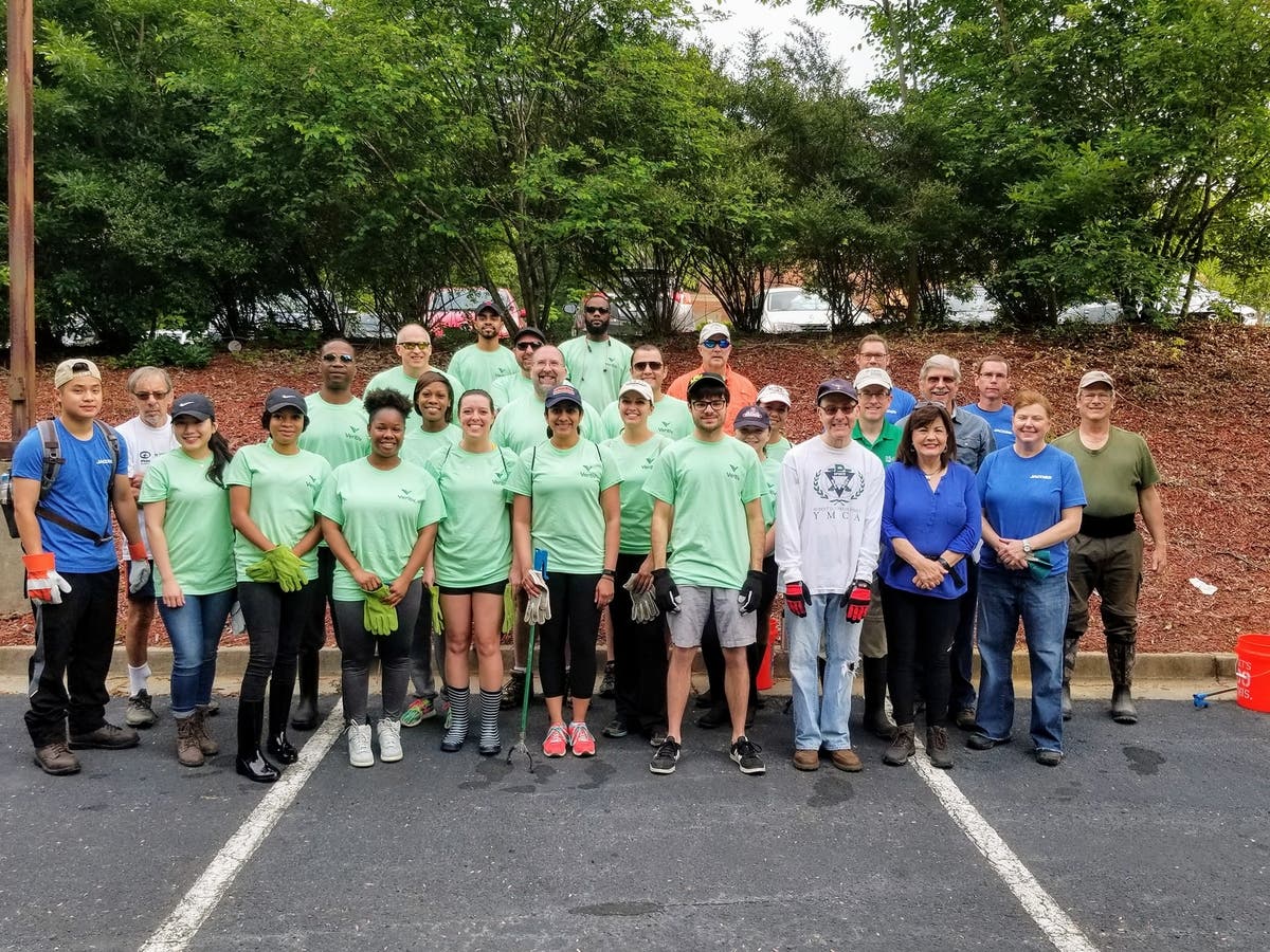 Cleanup volunteers