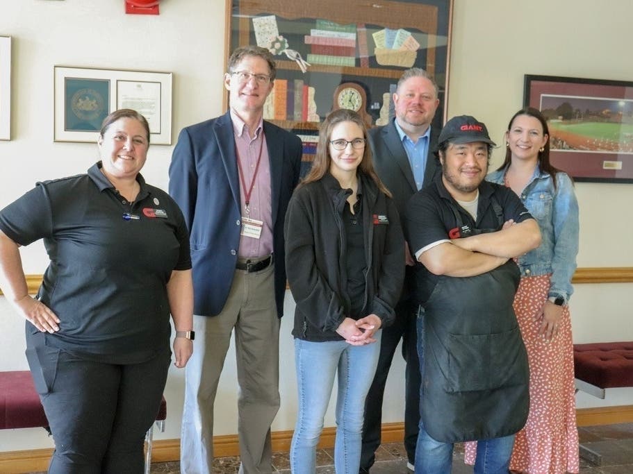 The Abington School District is teaming up with the Giant supermarket in Roslyn for a food donation program through March.