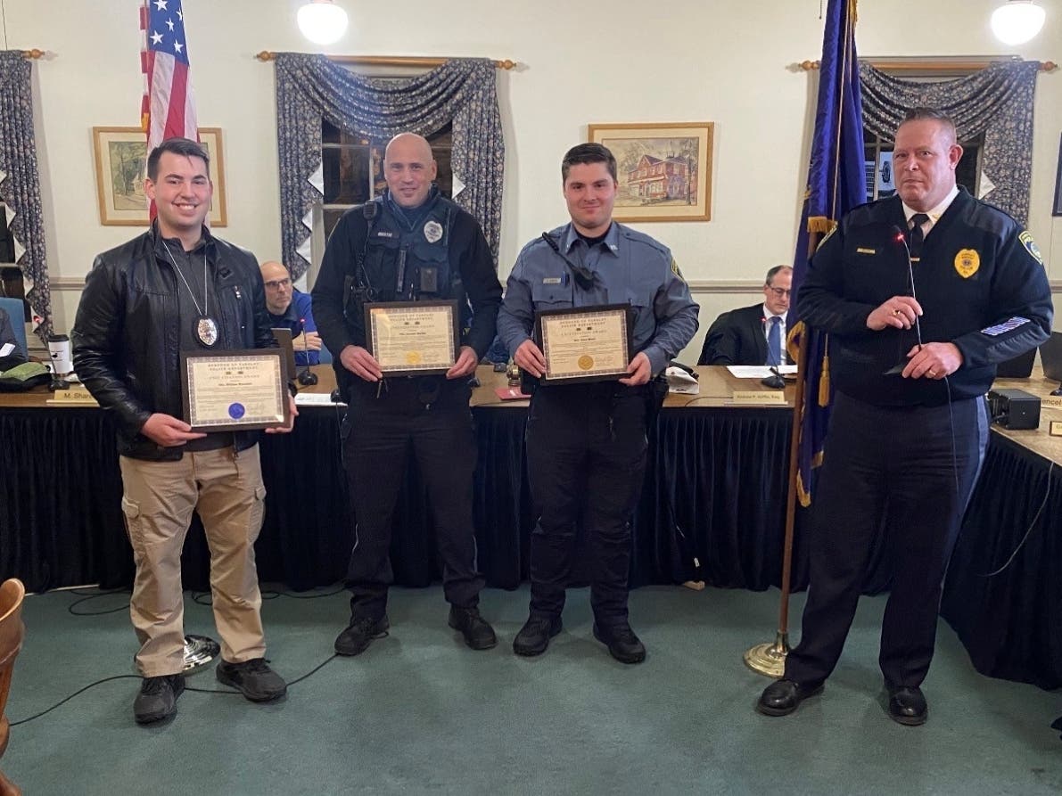 Mayor Caroline Thompson helped recognize four police officers at a recent Yardley Borough Council meeting for apprehending suspects in a residential burglary.