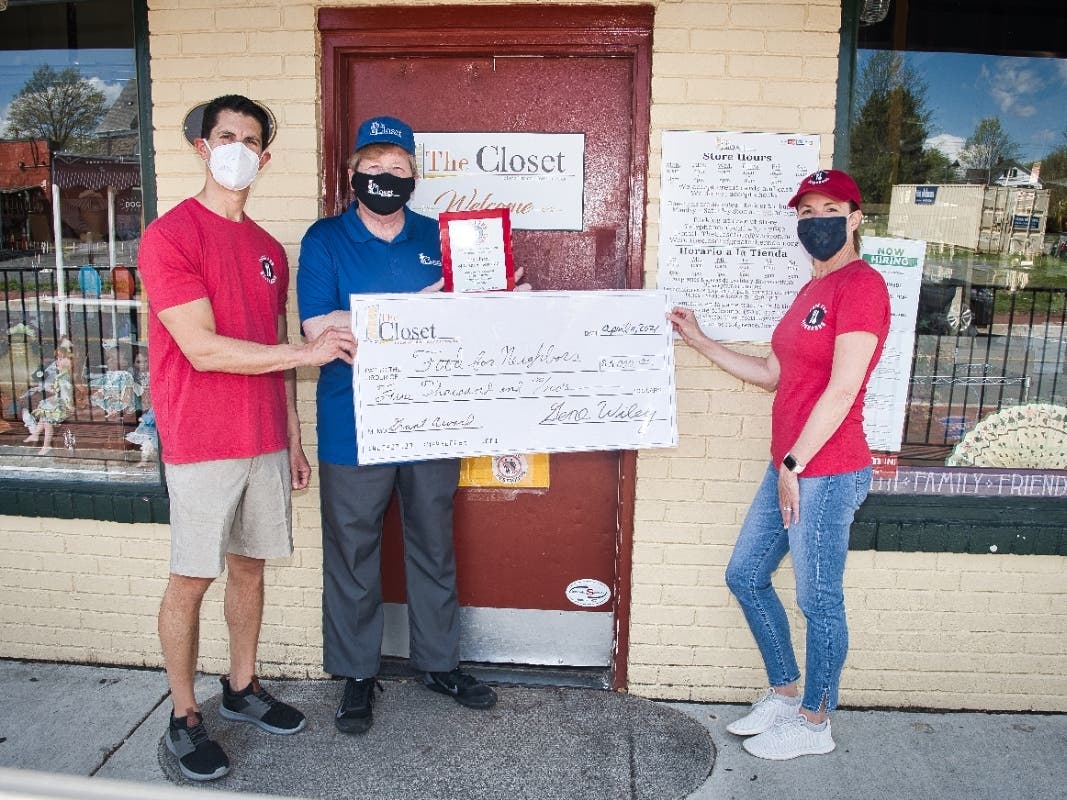 Gene Wiley (center), President of the Board of Directors of The Closet, presents Food For Neighbors founders Karen and Mark Joseph with $5,000 to combat teen hunger.
