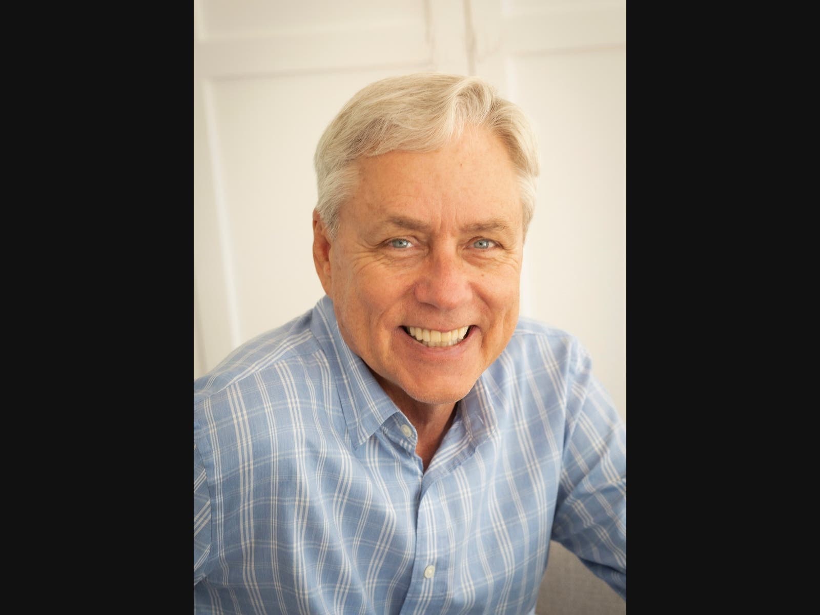 New York Times bestselling author Carl Hiaasen