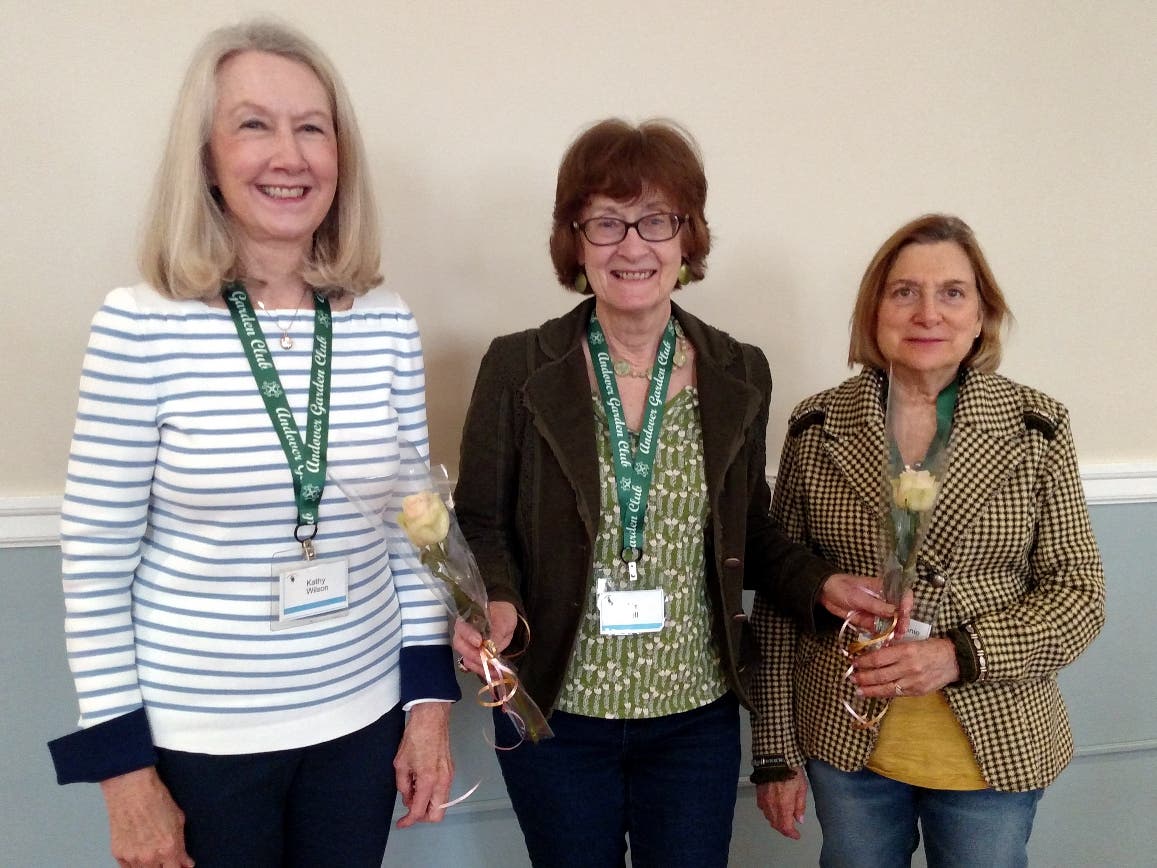 New members Kathy Wilson and Stephanie Segall (left and right) visit with membership cochair Liz Bell (center).