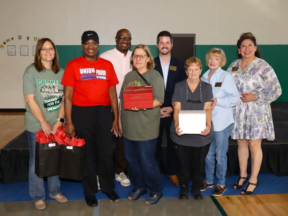 https://patch.com/img/cdn20/users/1669094/20260903/035604/styles/patch_image/public/joliet-public-schools-district-86-service-awards___03155425974.jpg