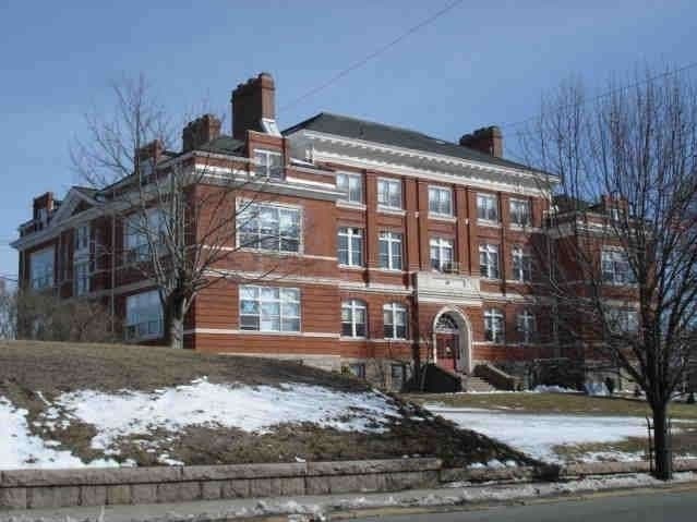 West Broad Street School may be rented by St. Michael's for $300 a month and be home to elementary and middle private school students.