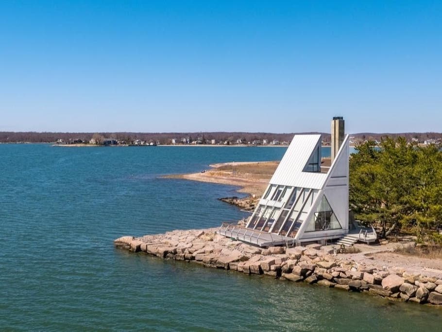 Architect Amore's 'Triangle' House Is On The Market For $1.5M - Vimarsana News