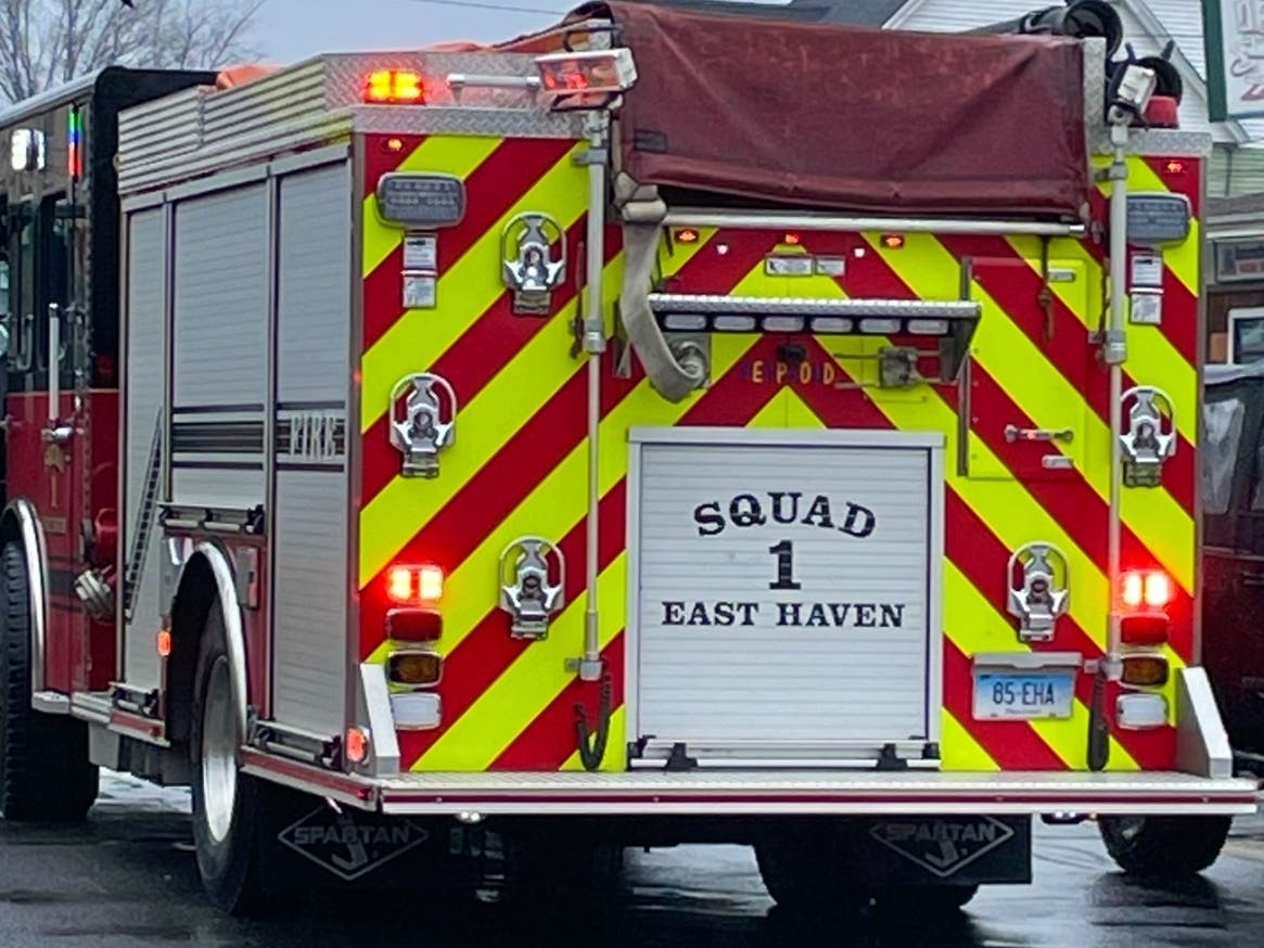 The Lieutenant Joseph P. DiBernardo Memorial Foundation and the Leary Firefighters Foundation made a $23,140 grant award to the department to purchase personal escape systems, commonly known as “bailout kits,” for all career firefighters.