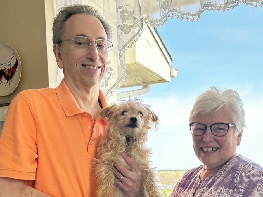 Rob and Marge Labman love living in a maintenance-free apartment home. "It's easy to manage our budget now!" says Marge.