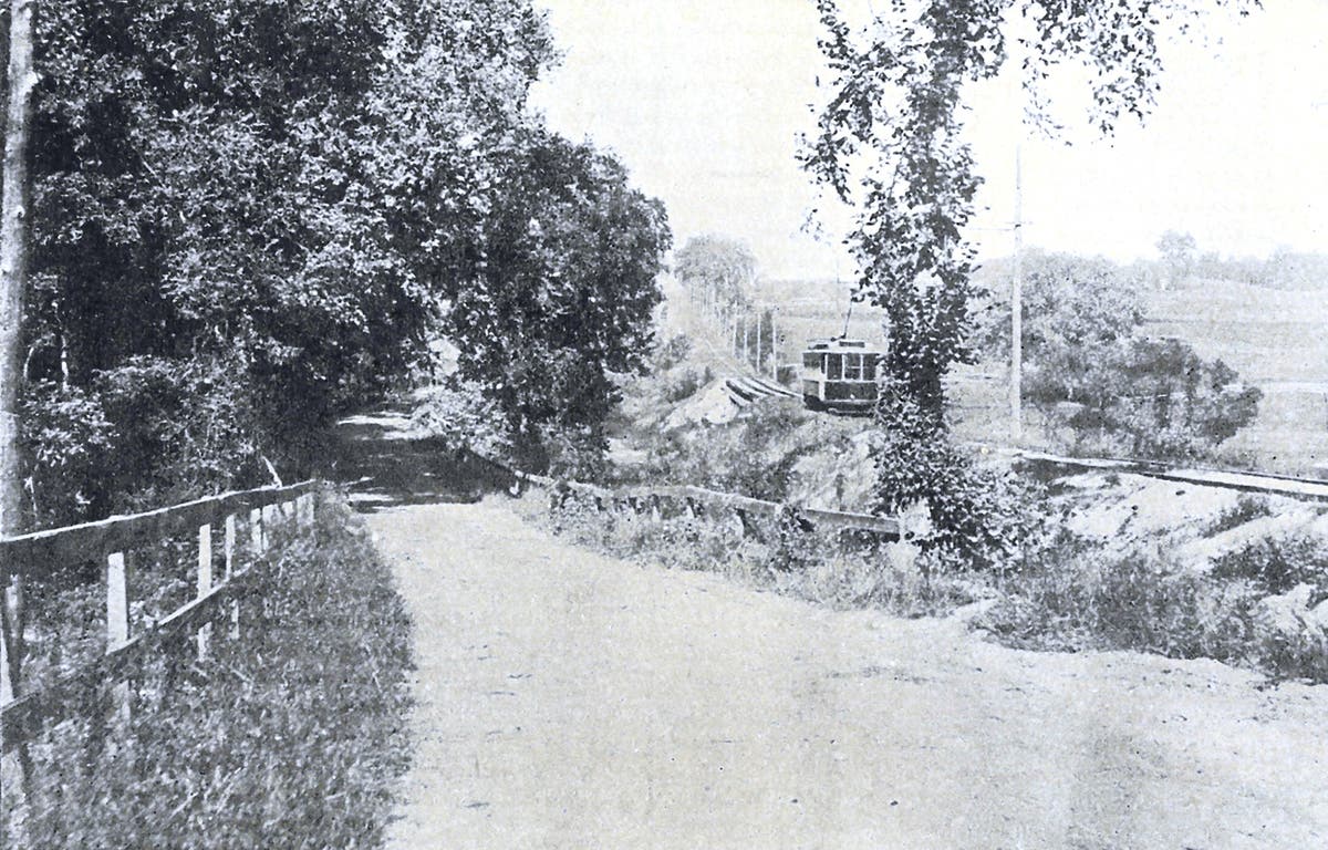 Trolley at the South Windsor - East Windsor town line