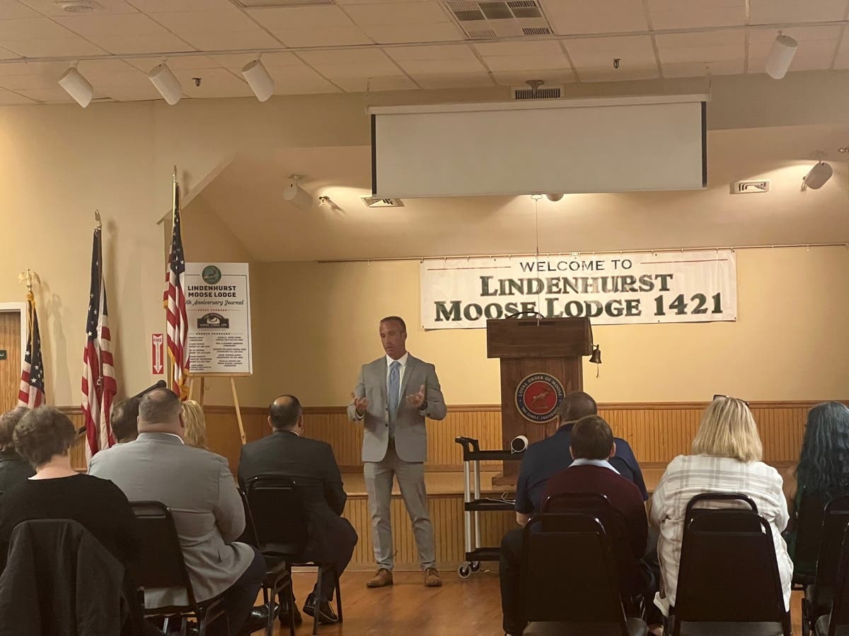 Town Councilman McSweeney addresses the Lindy Community with important updates about Babylon Town Happenings! 