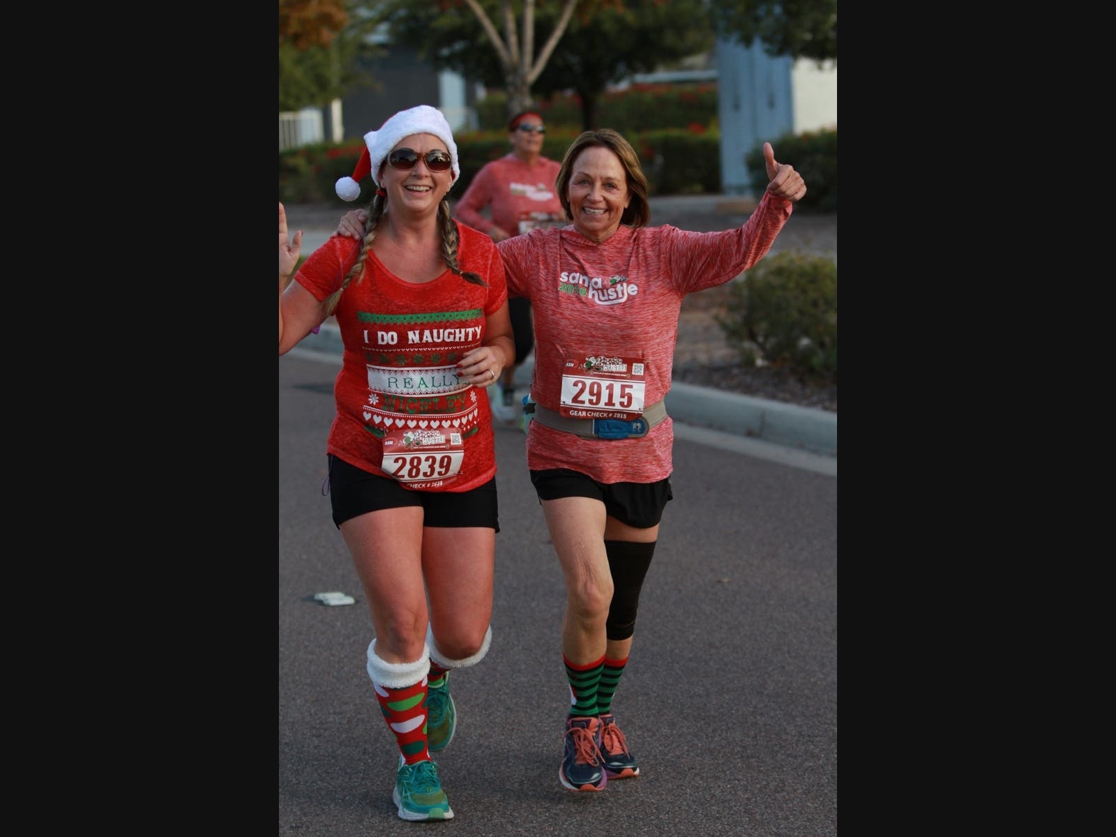 Runners and walkers are warmly invited to join this magical and nostalgic holiday-themed event. 