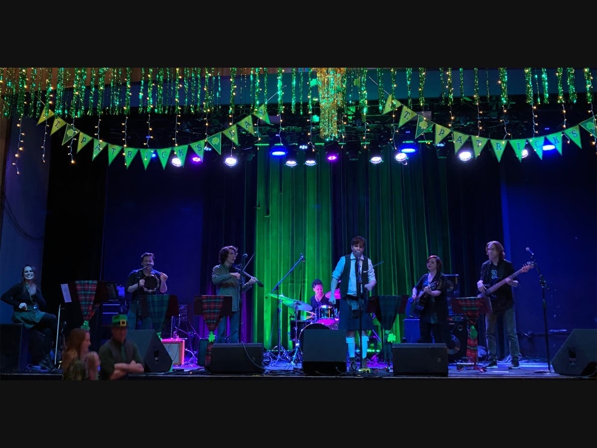 Ring in the Irish holiday and celebrate Durty Nellie’s 50th anniversary! 