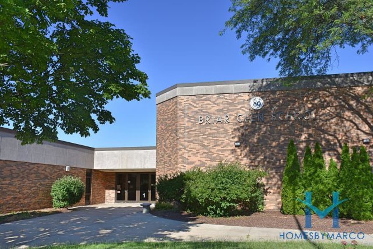 Briar Glen Elementary School, Wheaton, Illinois July 2017 Wheaton