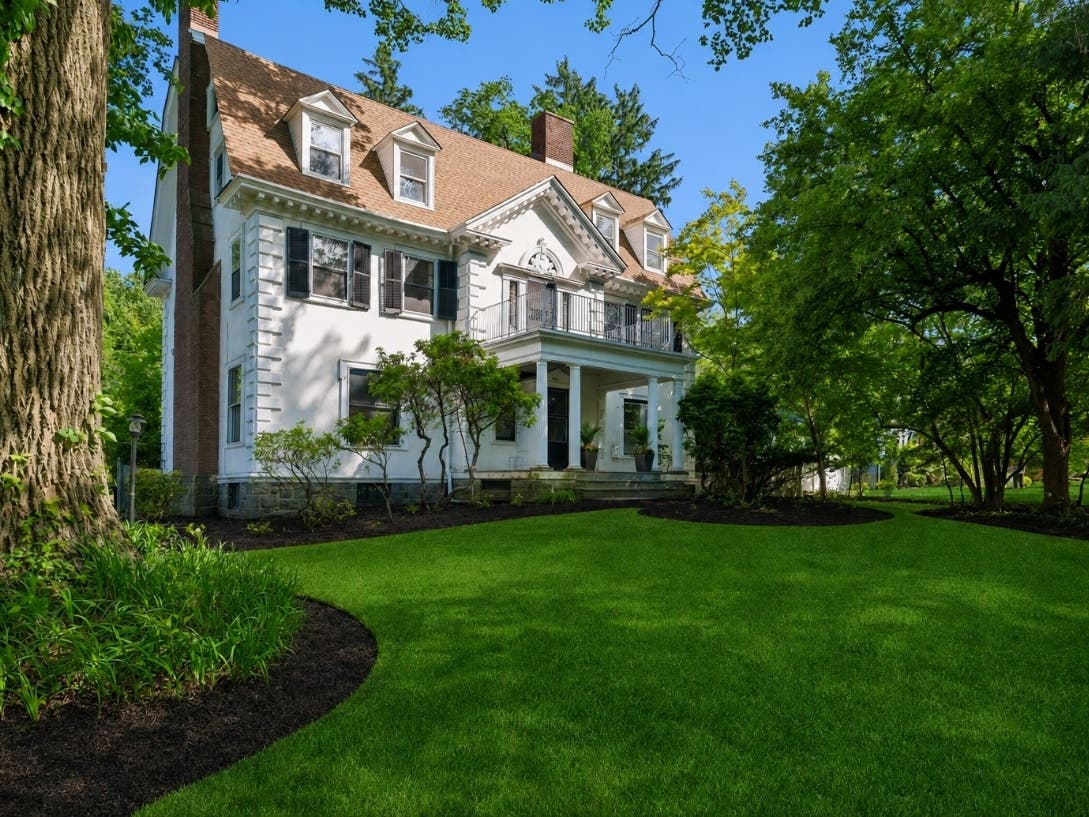 https://patch.com/img/cdn20/users/21748/20260605/015427/styles/patch_image/public/angled-front-black-mulch-chatgpt___05133849817.jpg