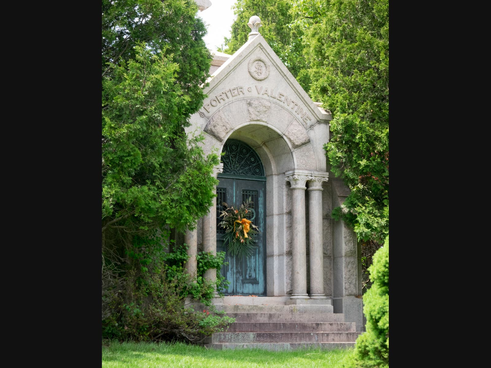 Porter-Valentine Mausoleum, Cedar Hill Cemetery, Hartford, CT 