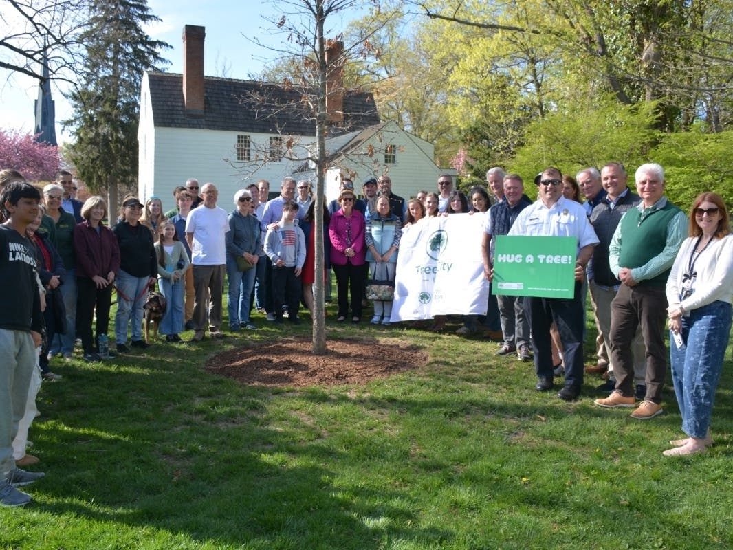 Fairfield Dedicates Tree, Buries Time Capsule In Nod To Past & Future