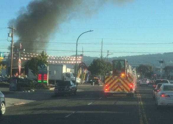 https://patch.com/img/cdn20/users/21854731/20160927/080351/styles/raw/public/article_images/alameda_fire1-1475020956-6723.jpg