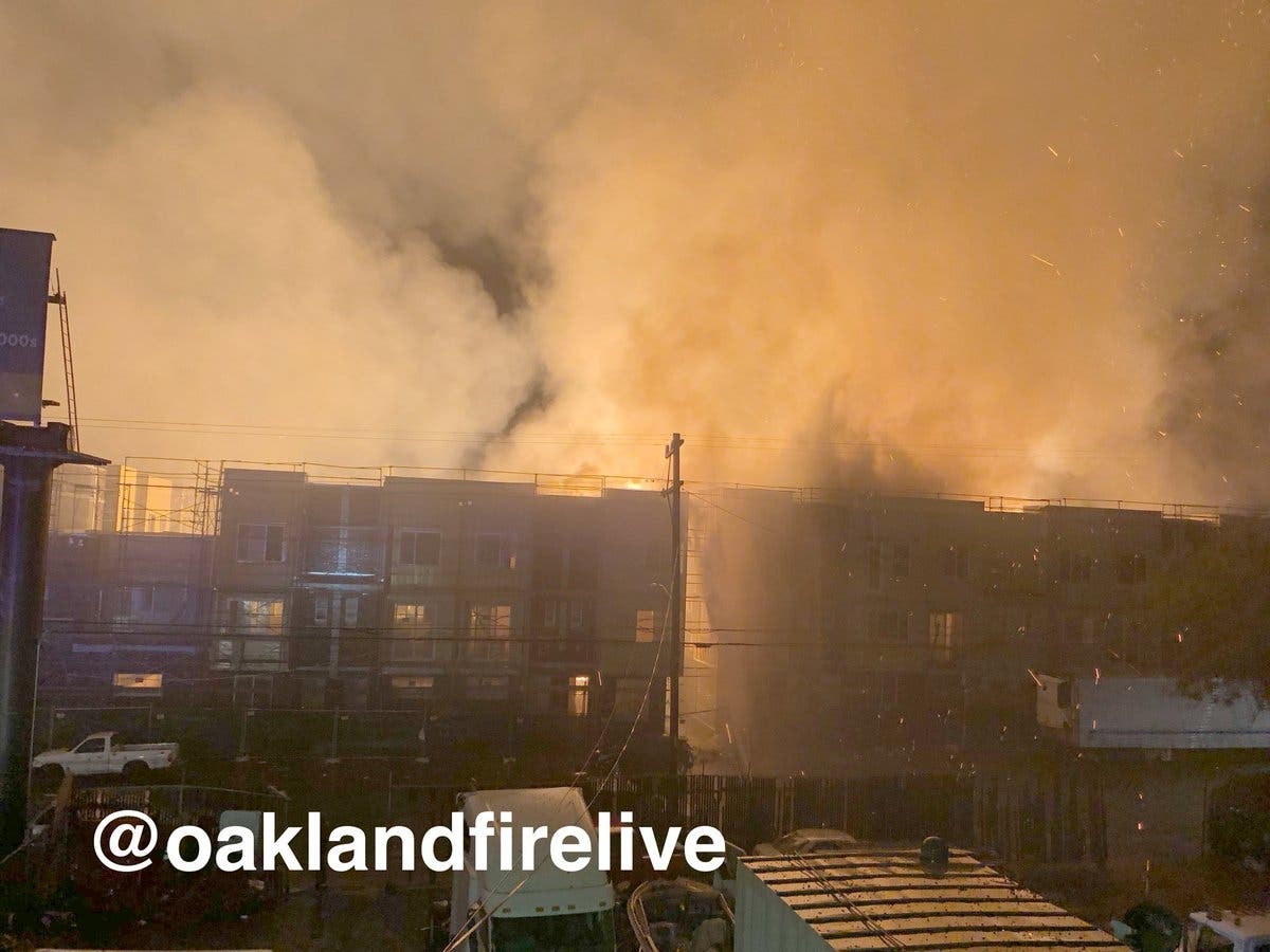 https://patch.com/img/cdn20/users/21854731/20181023/075309/styles/raw/public/processed_images/oakland_fire-1540295307-5573.jpg
