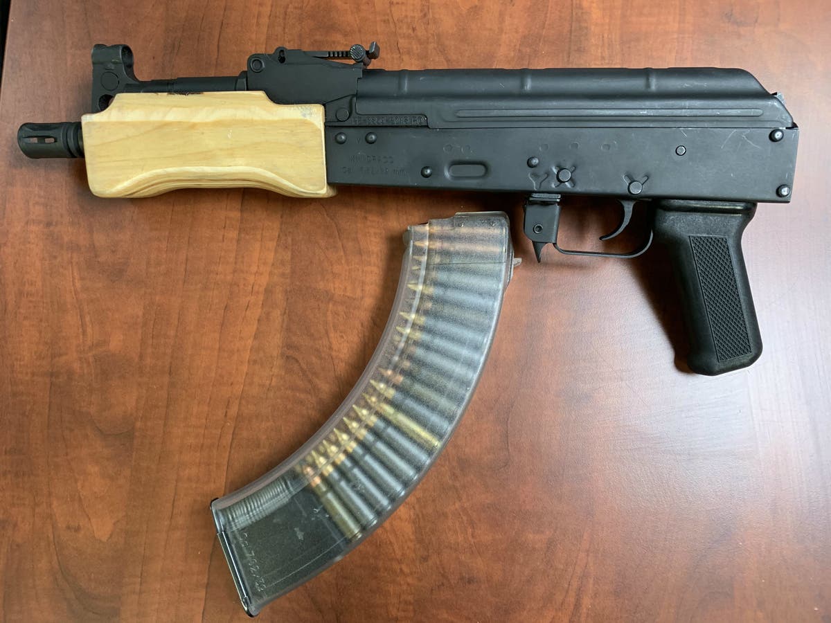 https://patch.com/img/cdn20/users/21854731/20190322/012636/styles/raw/public/processed_images/gun_seized_in_san_leandro-1553275467-4679.jpg
