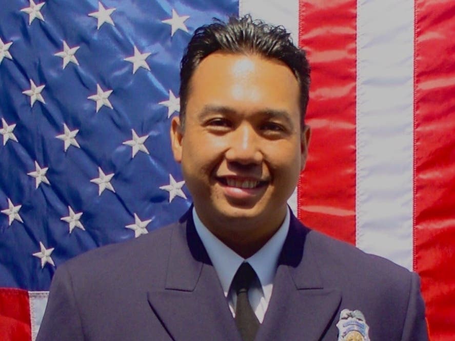 Firefighter Joe Bustonera used his emergency training on a flight to Hawaii on Sept. 17, 2021.