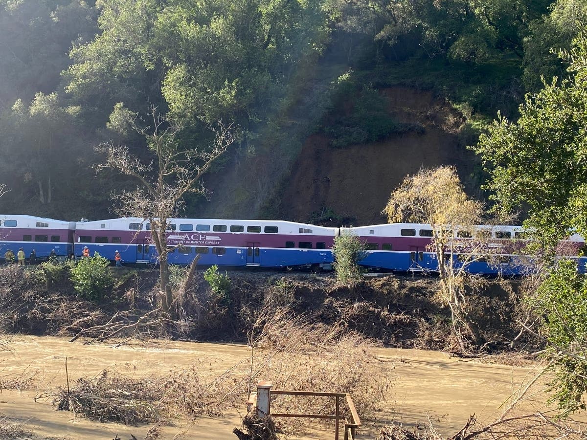 ACE train halted in Niles Canyon with mudslide behind it.