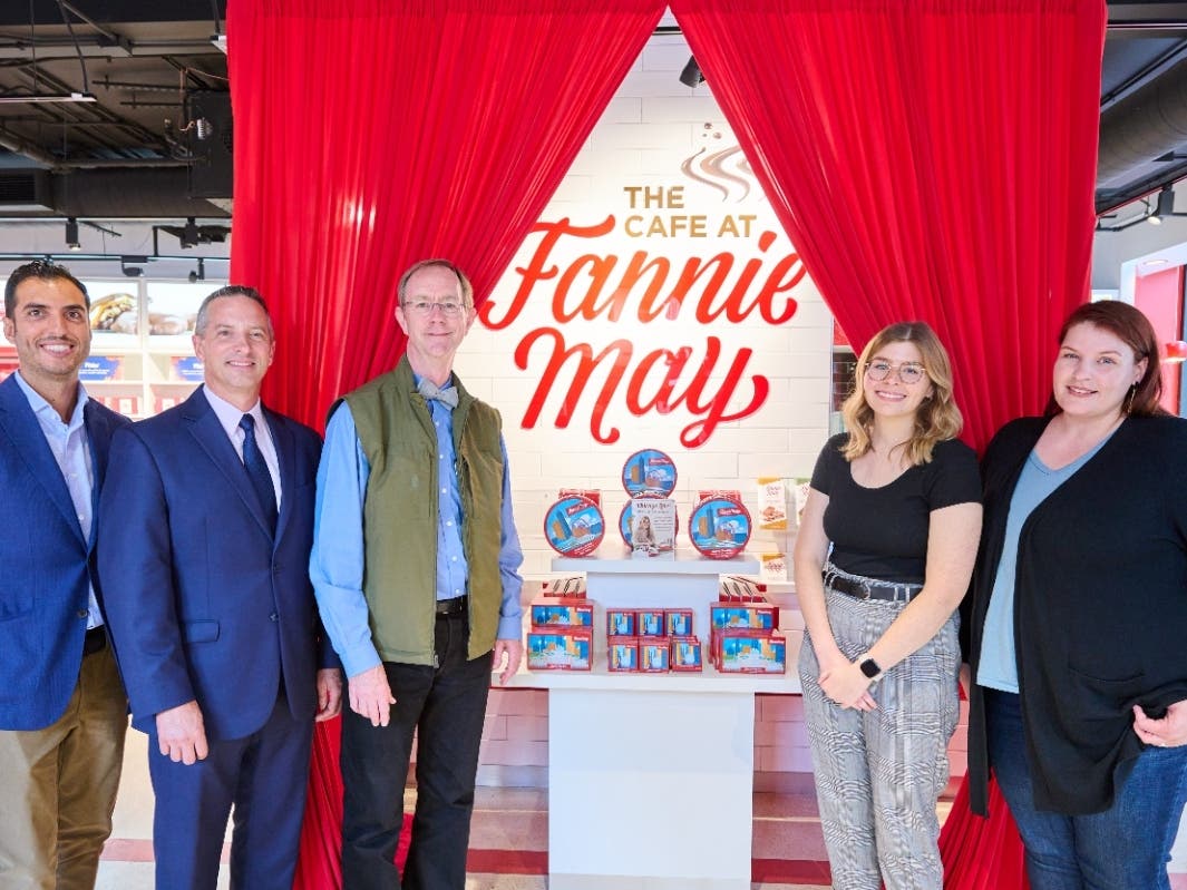 Alumni Katelyn McManis’ Idyllic Illustrations of Windy City Landmarks Featured on Packaging