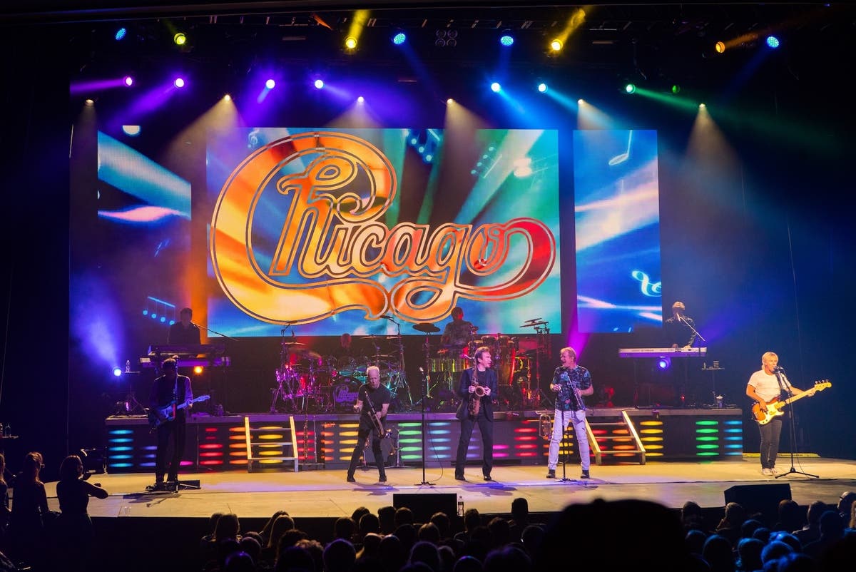 https://patch.com/img/cdn20/users/21964/20171011/101253/styles/raw/public/processed_images/the_palace_chicago_stage-1507730978-2696.jpg