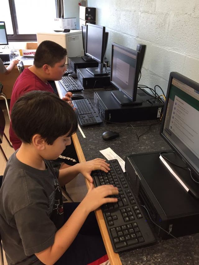Woodward Parkway Elementary School Students Learn with 21st Century