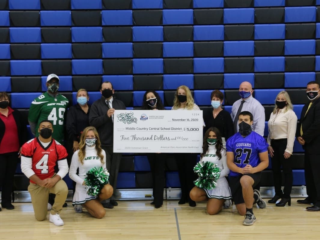 Jets alumni, Tony Richardson, presented the $5,000 grant to the Middle Country School District alongside students and staff.