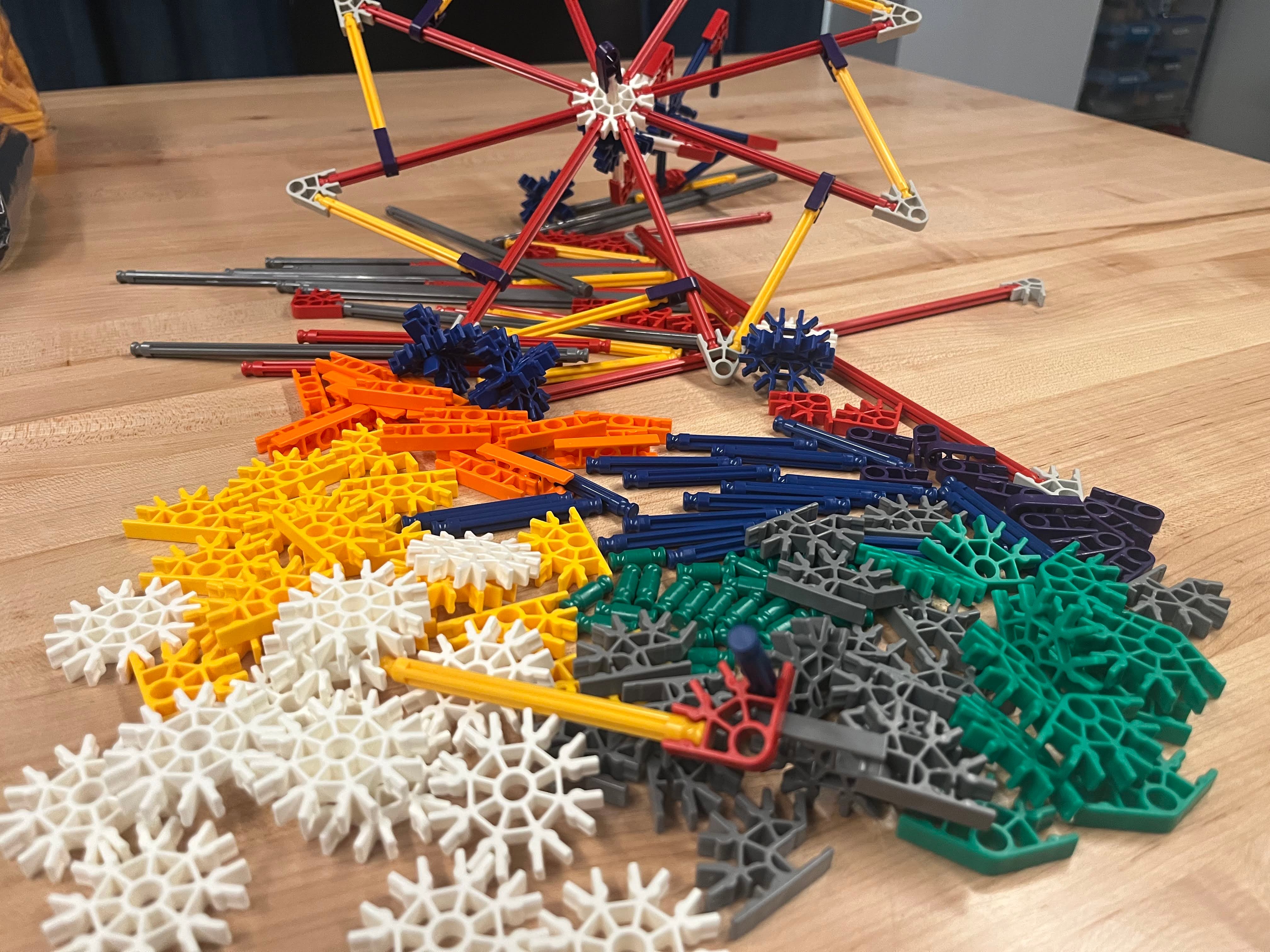 Teen DIY: K’NEX Build Lab