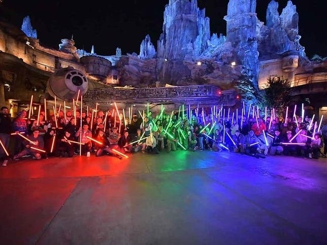 A group of Star Wars: Galaxy's Edge fans made a second appearance at Disneyland in this stunning light display.